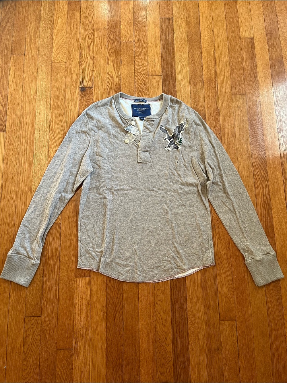 NWT American Eagle Outfitters Vintage Fit Long Sleeve Henley Top Large